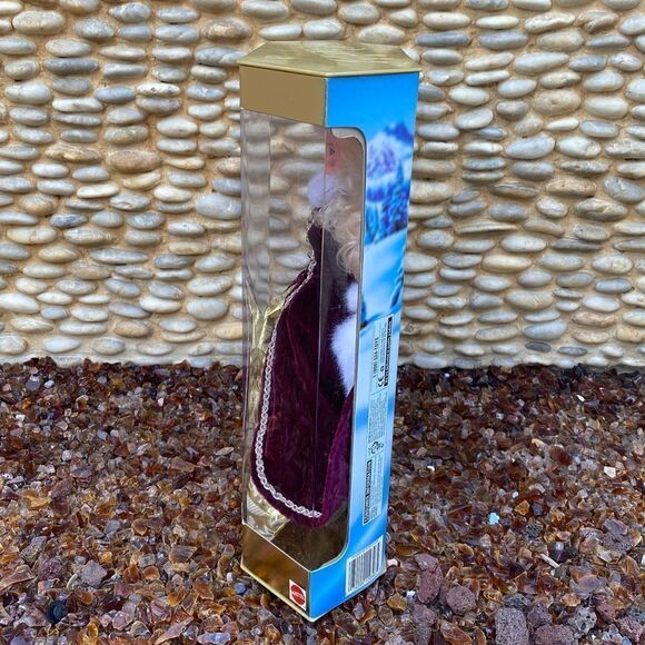 Happy Holidays 1996 Barbie Doll Special Edition 15646 Mattel BOX NEVER OPENED! - Picture 5 of 10